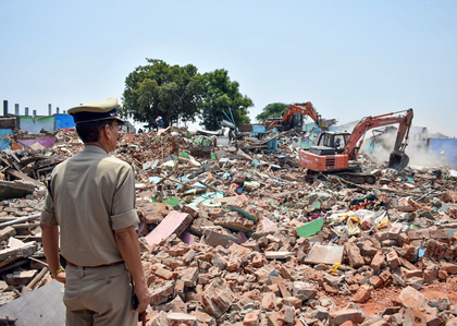 Gujarat: 2.5 lakh sq meters encroachments targeted in Chandola Lake demolition drive | Gujarat: 2.5 lakh sq meters encroachments targeted in Chandola Lake demolition drive Gujarat: 2.5 lakh sq meters encroachments targeted in Chandola Lake demolition drive | Gujarat: 2.5 lakh sq meters encroachments targeted in Chandola Lake demolition drive