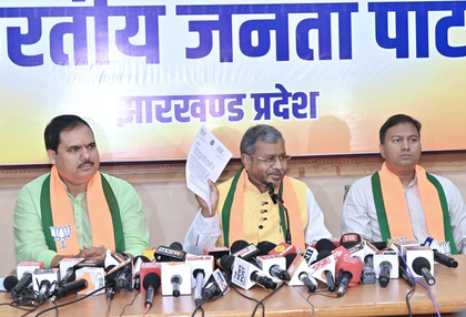 Hemant govt using ACB to shield real accused in liquor scam: Babulal Marandi | Hemant govt using ACB to shield real accused in liquor scam: Babulal Marandi Hemant govt using ACB to shield real accused in liquor scam: Babulal Marandi | Hemant govt using ACB to shield real accused in liquor scam: Babulal Marandi