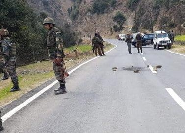 Gunfight breaks out between security forces and terrorists in J&K’s Kishtwar | Gunfight breaks out between security forces and terrorists in J&K’s Kishtwar Gunfight breaks out between security forces and terrorists in J&K’s Kishtwar | Gunfight breaks out between security forces and terrorists in J&K’s Kishtwar