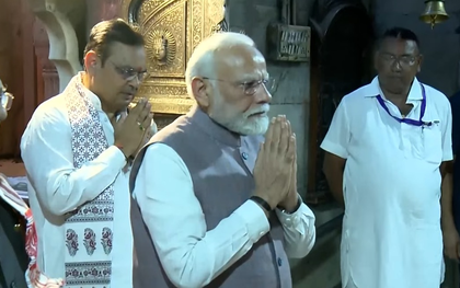 PM Modi offers prayers at Rajasthan's Karni Mata Temple | PM Modi offers prayers at Rajasthan's Karni Mata Temple PM Modi offers prayers at Rajasthan's Karni Mata Temple | PM Modi offers prayers at Rajasthan's Karni Mata Temple