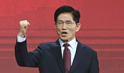 Polls show Kim closing in on Lee midway through South Korean election campaign | Polls show Kim closing in on Lee midway through South Korean election campaign Polls show Kim closing in on Lee midway through South Korean election campaign | Polls show Kim closing in on Lee midway through South Korean election campaign