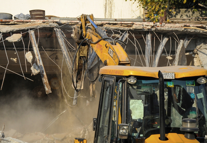 Gujarat: Vadodara civic body cracks down on illegal encroachments | Gujarat: Vadodara civic body cracks down on illegal encroachments Gujarat: Vadodara civic body cracks down on illegal encroachments | Gujarat: Vadodara civic body cracks down on illegal encroachments
