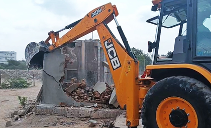 Jamnagar civic body in Gujarat resumes clearing illegal encroachments along riverbanks | Jamnagar civic body in Gujarat resumes clearing illegal encroachments along riverbanks Jamnagar civic body in Gujarat resumes clearing illegal encroachments along riverbanks | Jamnagar civic body in Gujarat resumes clearing illegal encroachments along riverbanks