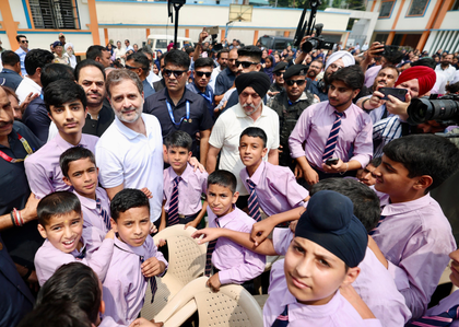 Rahul Gandhi goes door-to-door in Poonch, advises students to study hard | Rahul Gandhi goes door-to-door in Poonch, advises students to study hard Rahul Gandhi goes door-to-door in Poonch, advises students to study hard | Rahul Gandhi goes door-to-door in Poonch, advises students to study hard