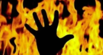 Miscreants set lottery seller on fire in West Bengal's Midnapore | Miscreants set lottery seller on fire in West Bengal's Midnapore Miscreants set lottery seller on fire in West Bengal's Midnapore | Miscreants set lottery seller on fire in West Bengal's Midnapore