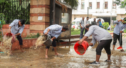Heavy rain disrupts life in Delhi; flights affected, IMD issues red alert | Heavy rain disrupts life in Delhi; flights affected, IMD issues red alert Heavy rain disrupts life in Delhi; flights affected, IMD issues red alert | Heavy rain disrupts life in Delhi; flights affected, IMD issues red alert