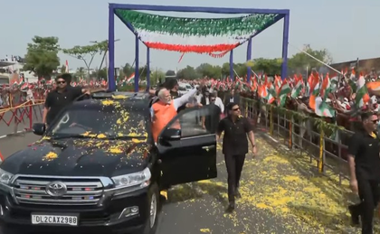 Amid 'Bharat Mata ki Jai' chants, PM Modi receives rousing welcome in Vadodara | Amid 'Bharat Mata ki Jai' chants, PM Modi receives rousing welcome in Vadodara Amid 'Bharat Mata ki Jai' chants, PM Modi receives rousing welcome in Vadodara | Amid 'Bharat Mata ki Jai' chants, PM Modi receives rousing welcome in Vadodara