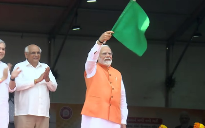PM Modi inaugurates loco manufacturing railway workshop, flags off 1st 'made in Dahod' electric locomotive | PM Modi inaugurates loco manufacturing railway workshop, flags off 1st 'made in Dahod' electric locomotive PM Modi inaugurates loco manufacturing railway workshop, flags off 1st 'made in Dahod' electric locomotive | PM Modi inaugurates loco manufacturing railway workshop, flags off 1st 'made in Dahod' electric locomotive