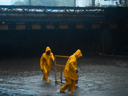 Oppn slams Fadnavis govt over Mumbai waterlogging issue after season's first heavy rainfall | Oppn slams Fadnavis govt over Mumbai waterlogging issue after season's first heavy rainfall