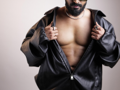 Emiway Bantai pays a heartfelt musical tribute to late Sidhu Moosewala | Emiway Bantai pays a heartfelt musical tribute to late Sidhu Moosewala Emiway Bantai pays a heartfelt musical tribute to late Sidhu Moosewala | Emiway Bantai pays a heartfelt musical tribute to late Sidhu Moosewala