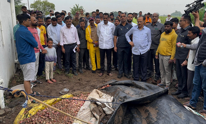 Maha Dy CM visits rain-affected areas in Baramati and Indapur | Maha Dy CM visits rain-affected areas in Baramati and Indapur Maha Dy CM visits rain-affected areas in Baramati and Indapur | Maha Dy CM visits rain-affected areas in Baramati and Indapur