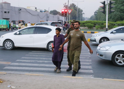 Pakistan court orders authorities to develop mobile app to curb begging | Pakistan court orders authorities to develop mobile app to curb begging Pakistan court orders authorities to develop mobile app to curb begging | Pakistan court orders authorities to develop mobile app to curb begging