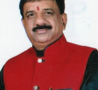 Bhopal MP Alok Sharma calls for uniform market closing time across city | Bhopal MP Alok Sharma calls for uniform market closing time across city Bhopal MP Alok Sharma calls for uniform market closing time across city | Bhopal MP Alok Sharma calls for uniform market closing time across city