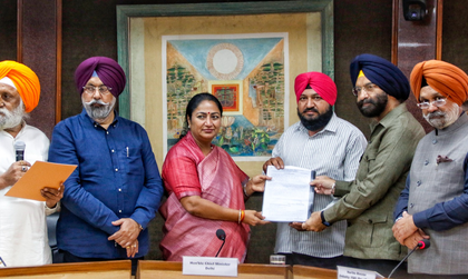 Delhi CM hands over job letters to kin of 1984 riot victims, recipients express mixed emotions | Delhi CM hands over job letters to kin of 1984 riot victims, recipients express mixed emotions Delhi CM hands over job letters to kin of 1984 riot victims, recipients express mixed emotions | Delhi CM hands over job letters to kin of 1984 riot victims, recipients express mixed emotions