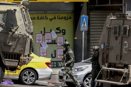 Israeli forces raid money exchange companies in West Bank | Israeli forces raid money exchange companies in West Bank
