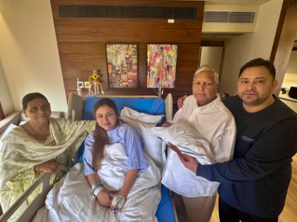 Lalu returns to Patna; keeps mum on Tej Pratap controversy | Lalu returns to Patna; keeps mum on Tej Pratap controversy Lalu returns to Patna; keeps mum on Tej Pratap controversy | Lalu returns to Patna; keeps mum on Tej Pratap controversy