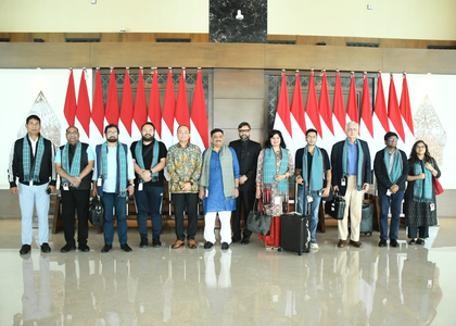 Indian delegation arrives in Indonesia after successfully concluding Singapore visit | Indian delegation arrives in Indonesia after successfully concluding Singapore visit Indian delegation arrives in Indonesia after successfully concluding Singapore visit | Indian delegation arrives in Indonesia after successfully concluding Singapore visit