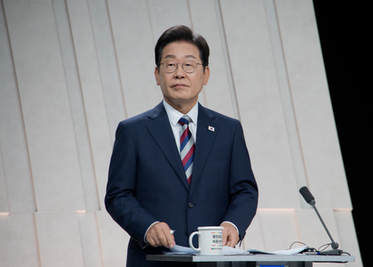 South Korea: Three-way race seen taking hold until Election Day as candidates focus on early voting | South Korea: Three-way race seen taking hold until Election Day as candidates focus on early voting South Korea: Three-way race seen taking hold until Election Day as candidates focus on early voting | South Korea: Three-way race seen taking hold until Election Day as candidates focus on early voting