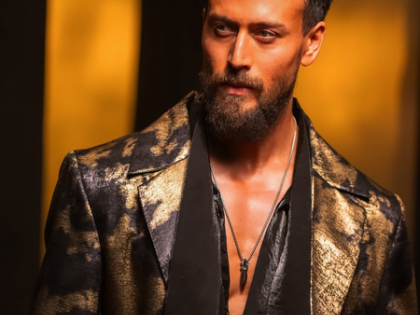 Tiger Shroff shows off dramatic transformation from belly fat to ripped washboard abs | Tiger Shroff shows off dramatic transformation from belly fat to ripped washboard abs Tiger Shroff shows off dramatic transformation from belly fat to ripped washboard abs | Tiger Shroff shows off dramatic transformation from belly fat to ripped washboard abs