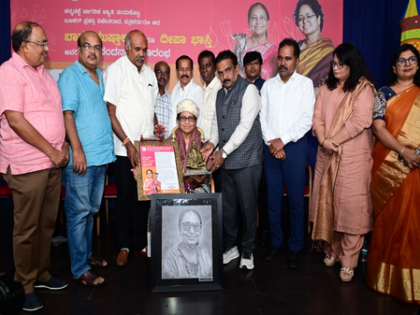 Booker Prize winner Banu Mushtaq receives warm welcome in Bengaluru; felicitated | Booker Prize winner Banu Mushtaq receives warm welcome in Bengaluru; felicitated Booker Prize winner Banu Mushtaq receives warm welcome in Bengaluru; felicitated | Booker Prize winner Banu Mushtaq receives warm welcome in Bengaluru; felicitated