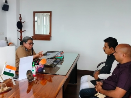 Indore couple missing case: Parliamentarian reaches Shillong, meets Meghalaya DGP | Indore couple missing case: Parliamentarian reaches Shillong, meets Meghalaya DGP Indore couple missing case: Parliamentarian reaches Shillong, meets Meghalaya DGP | Indore couple missing case: Parliamentarian reaches Shillong, meets Meghalaya DGP