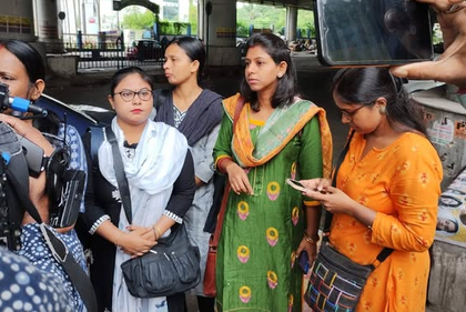 WBSSC case: Jobless teachers reach CM Banerjee’s doorstep; whisked away by cops | WBSSC case: Jobless teachers reach CM Banerjee’s doorstep; whisked away by cops WBSSC case: Jobless teachers reach CM Banerjee’s doorstep; whisked away by cops | WBSSC case: Jobless teachers reach CM Banerjee’s doorstep; whisked away by cops