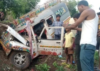 Six dead, several injured in two separate road accidents in Jharkhand's Palamu and Latehar | Six dead, several injured in two separate road accidents in Jharkhand's Palamu and Latehar Six dead, several injured in two separate road accidents in Jharkhand's Palamu and Latehar | Six dead, several injured in two separate road accidents in Jharkhand's Palamu and Latehar