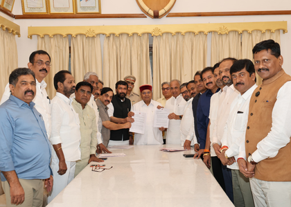 K’taka: Congress delegation meets Guv, demands action against BJP MLC on Pakistan remarks | K’taka: Congress delegation meets Guv, demands action against BJP MLC on Pakistan remarks K’taka: Congress delegation meets Guv, demands action against BJP MLC on Pakistan remarks | K’taka: Congress delegation meets Guv, demands action against BJP MLC on Pakistan remarks