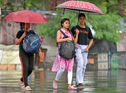Met office predicts rain, thunderstorms over Kolkata, south Bengal for next two days | Met office predicts rain, thunderstorms over Kolkata, south Bengal for next two days Met office predicts rain, thunderstorms over Kolkata, south Bengal for next two days | Met office predicts rain, thunderstorms over Kolkata, south Bengal for next two days