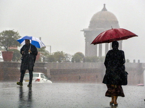 Delhi-NCR braces for rain, thunderstorms today as IMD issues orange alert | Delhi-NCR braces for rain, thunderstorms today as IMD issues orange alert Delhi-NCR braces for rain, thunderstorms today as IMD issues orange alert | Delhi-NCR braces for rain, thunderstorms today as IMD issues orange alert