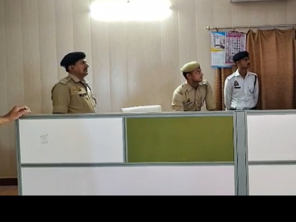Five arrested with cache of arms in hotel raid in Delhi’s Jangpura | Five arrested with cache of arms in hotel raid in Delhi’s Jangpura Five arrested with cache of arms in hotel raid in Delhi’s Jangpura | Five arrested with cache of arms in hotel raid in Delhi’s Jangpura