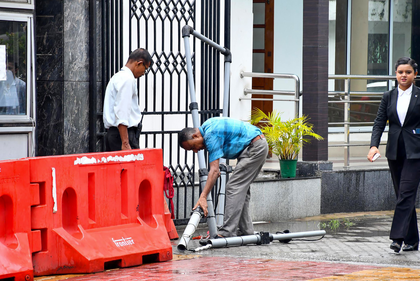 Bomb threat at two Jaipur Hotels: Ministers among evacuated guests | Bomb threat at two Jaipur Hotels: Ministers among evacuated guests Bomb threat at two Jaipur Hotels: Ministers among evacuated guests | Bomb threat at two Jaipur Hotels: Ministers among evacuated guests