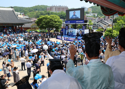 South Korea: Presidential rivals make last-ditch campaign push with election two days away | South Korea: Presidential rivals make last-ditch campaign push with election two days away South Korea: Presidential rivals make last-ditch campaign push with election two days away | South Korea: Presidential rivals make last-ditch campaign push with election two days away
