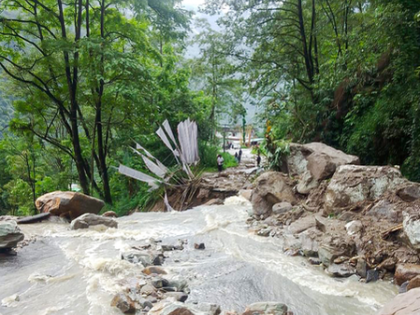 Andhra launches efforts to evacuate Telugus stranded in Sikkim | Andhra launches efforts to evacuate Telugus stranded in Sikkim Andhra launches efforts to evacuate Telugus stranded in Sikkim | Andhra launches efforts to evacuate Telugus stranded in Sikkim