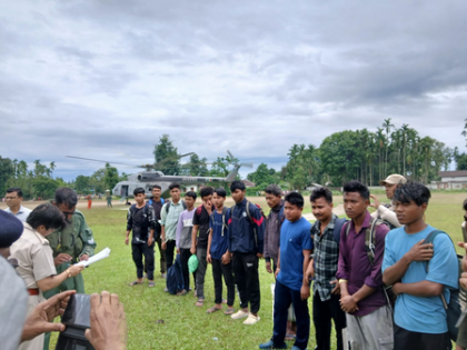 IAF rescues 14 people stranded in swollen river on Assam-Arunachal border | IAF rescues 14 people stranded in swollen river on Assam-Arunachal border IAF rescues 14 people stranded in swollen river on Assam-Arunachal border | IAF rescues 14 people stranded in swollen river on Assam-Arunachal border