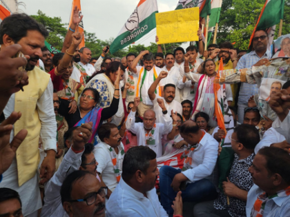 Cong stages protests in Bihar over minor rape victim's death due to medical negligence | Cong stages protests in Bihar over minor rape victim's death due to medical negligence Cong stages protests in Bihar over minor rape victim's death due to medical negligence | Cong stages protests in Bihar over minor rape victim's death due to medical negligence