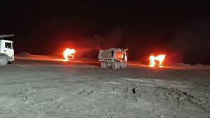 Maoists torch mining vehicles in Hazaribagh, youth injured in firing | Maoists torch mining vehicles in Hazaribagh, youth injured in firing Maoists torch mining vehicles in Hazaribagh, youth injured in firing | Maoists torch mining vehicles in Hazaribagh, youth injured in firing