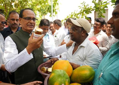 On 5th day of 'Viksit Krishi Sankalp Abhiyan', Shivraj Chouhan meets farmers of Bihar | On 5th day of 'Viksit Krishi Sankalp Abhiyan', Shivraj Chouhan meets farmers of Bihar