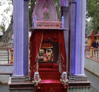Hundreds of Kashmiri Pandits gather at Mata Kheer Bhawani temple for annual mela | Hundreds of Kashmiri Pandits gather at Mata Kheer Bhawani temple for annual mela