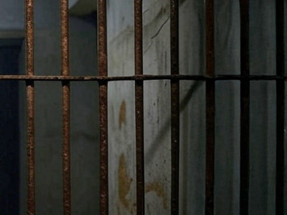 Massive jailbreak in Karachi amid earthquake chaos; over 200 inmates flee Malir prison | Massive jailbreak in Karachi amid earthquake chaos; over 200 inmates flee Malir prison Massive jailbreak in Karachi amid earthquake chaos; over 200 inmates flee Malir prison | Massive jailbreak in Karachi amid earthquake chaos; over 200 inmates flee Malir prison