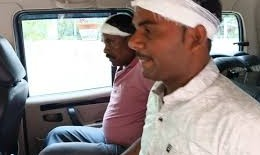 Mob attacks police during village meeting in Ranchi, station in-charge among several injured | Mob attacks police during village meeting in Ranchi, station in-charge among several injured Mob attacks police during village meeting in Ranchi, station in-charge among several injured | Mob attacks police during village meeting in Ranchi, station in-charge among several injured