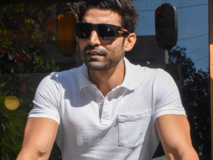 Gurmeet Choudhary shares ‘new worker’ committed theft at home | Gurmeet Choudhary shares ‘new worker’ committed theft at home Gurmeet Choudhary shares ‘new worker’ committed theft at home | Gurmeet Choudhary shares ‘new worker’ committed theft at home