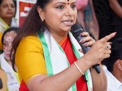 Kavitha leads protest against notices to KCR over irregularities in Kaleshwaram project | Kavitha leads protest against notices to KCR over irregularities in Kaleshwaram project Kavitha leads protest against notices to KCR over irregularities in Kaleshwaram project | Kavitha leads protest against notices to KCR over irregularities in Kaleshwaram project
