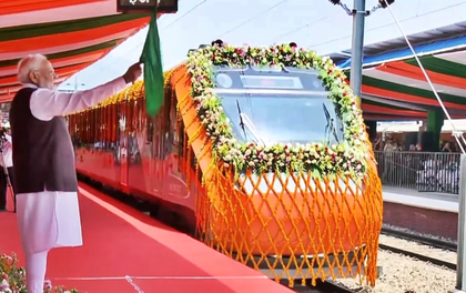 PM Modi flags off Vande Bharat train service to Kashmir | PM Modi flags off Vande Bharat train service to Kashmir PM Modi flags off Vande Bharat train service to Kashmir | PM Modi flags off Vande Bharat train service to Kashmir