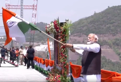 PM Modi waves Tiranga at Chenab bridge; gives befitting reply to Pahalgam plotters | PM Modi waves Tiranga at Chenab bridge; gives befitting reply to Pahalgam plotters