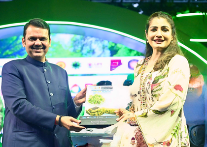 Raveena Tandon honoured by Maharashtra CM Devendra Fadnavis (Lead-1) | Raveena Tandon honoured by Maharashtra CM Devendra Fadnavis (Lead-1) Raveena Tandon honoured by Maharashtra CM Devendra Fadnavis (Lead-1) | Raveena Tandon honoured by Maharashtra CM Devendra Fadnavis (Lead-1)
