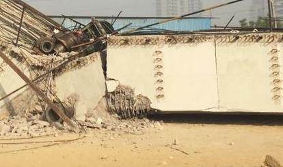 Labourer injured, another trapped as under-construction bridge's slab collapses in Gujarat | Labourer injured, another trapped as under-construction bridge's slab collapses in Gujarat