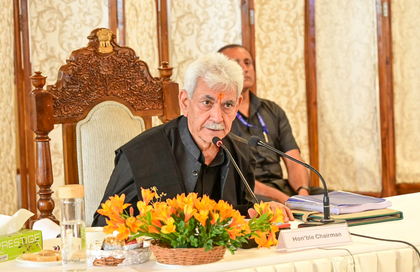 J&K L-G visits Sonamarg, interacts with hoteliers, traders ahead of Amarnath Yatra | J&K L-G visits Sonamarg, interacts with hoteliers, traders ahead of Amarnath Yatra J&K L-G visits Sonamarg, interacts with hoteliers, traders ahead of Amarnath Yatra | J&K L-G visits Sonamarg, interacts with hoteliers, traders ahead of Amarnath Yatra