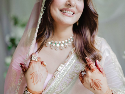 Hina Khan is content being a minimalistic bride: 'Love & care made me Glowwwww' | Hina Khan is content being a minimalistic bride: 'Love & care made me Glowwwww' Hina Khan is content being a minimalistic bride: 'Love & care made me Glowwwww' | Hina Khan is content being a minimalistic bride: 'Love & care made me Glowwwww'
