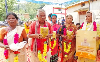 Chhattisgarh: Beneficiaries express gratitude as 'Chawal Utsav' brings timely rice distribution in Jashpur | Chhattisgarh: Beneficiaries express gratitude as 'Chawal Utsav' brings timely rice distribution in Jashpur Chhattisgarh: Beneficiaries express gratitude as 'Chawal Utsav' brings timely rice distribution in Jashpur | Chhattisgarh: Beneficiaries express gratitude as 'Chawal Utsav' brings timely rice distribution in Jashpur
